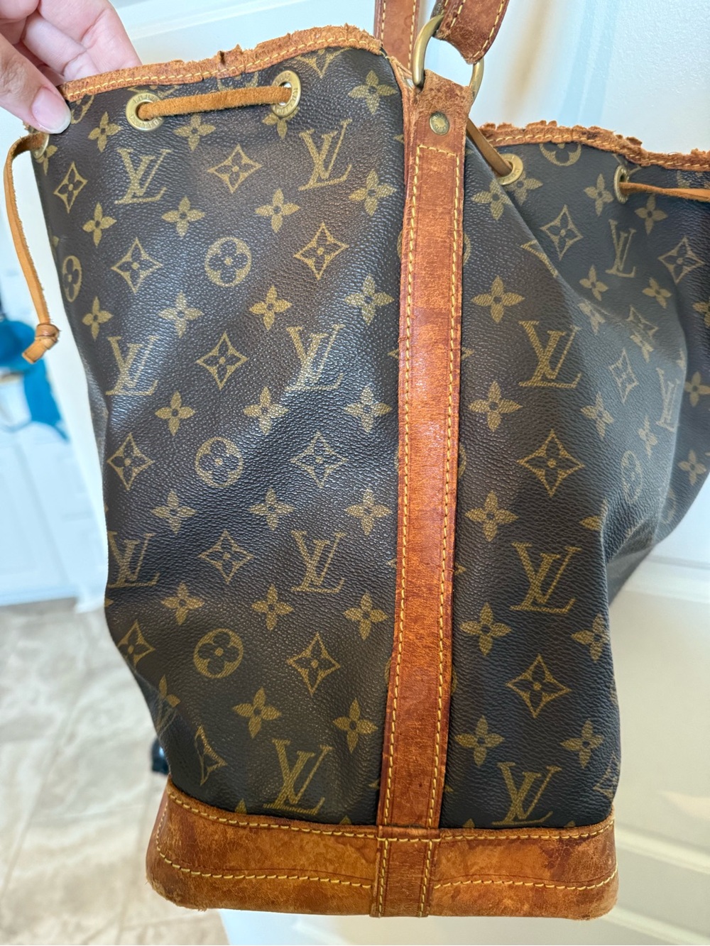 Louis Vuitton Monogram Canvas Drawstring Shoulder Bag in Brown and Tan - Picture 7 of 10